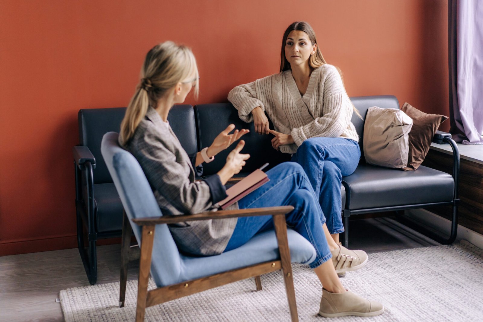 a female psychotherapist consults and gives advice 2023 11 27 05 33 28 utc scaled